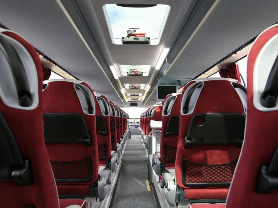 Интерьер Neoplan Skyliner L 2007 года  (фото 9 из 14)